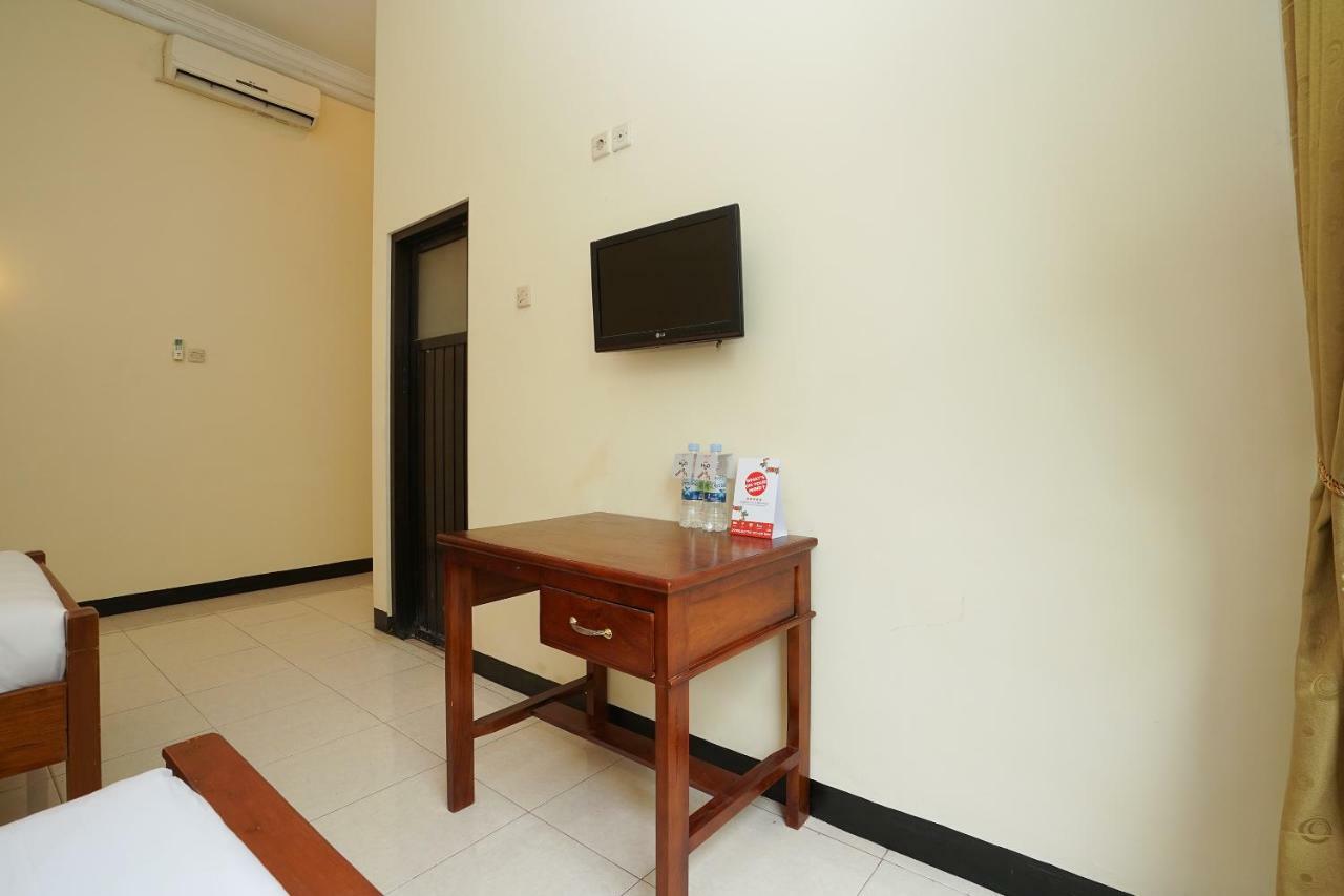 Oyo 587 Penginapan Sinar Harapan Probolinggo Buitenkant foto